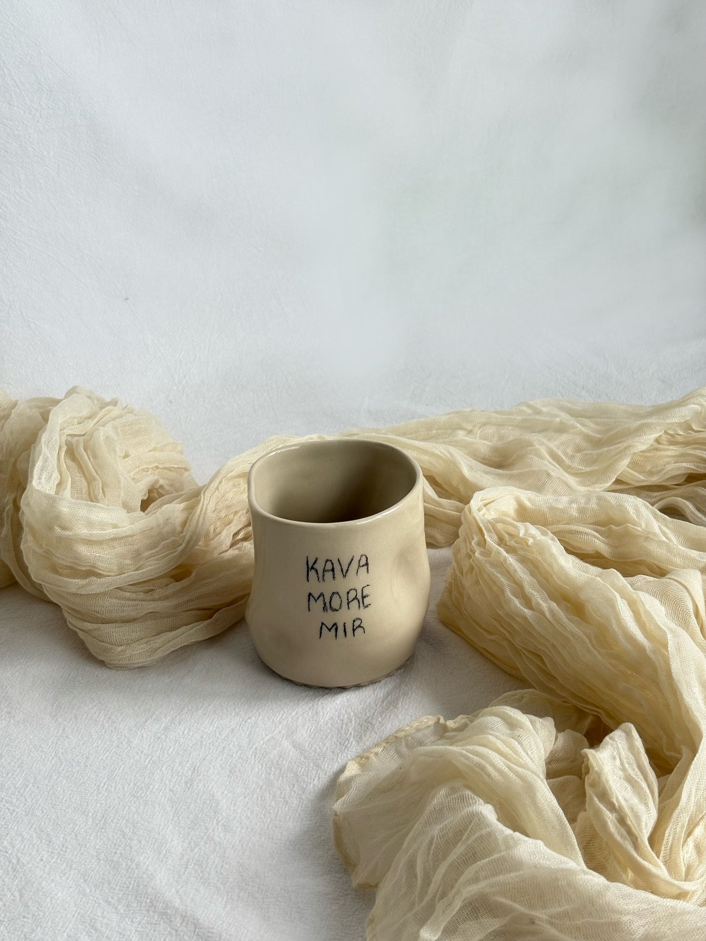 "Kava, more, mir " šalica